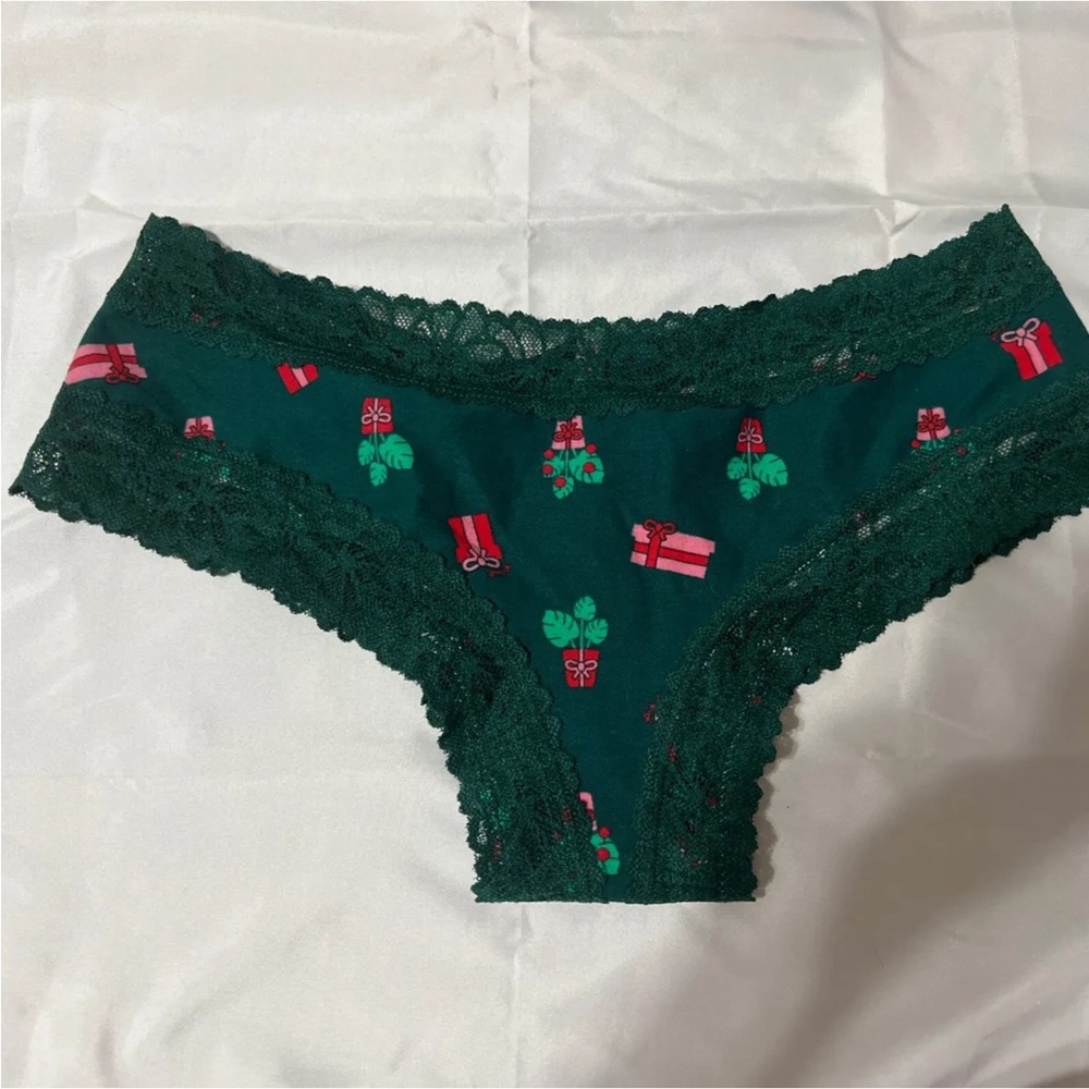 Victoria's Secret PINK Lace Trim Cheekster Panties Green Christmas‎ Sz M